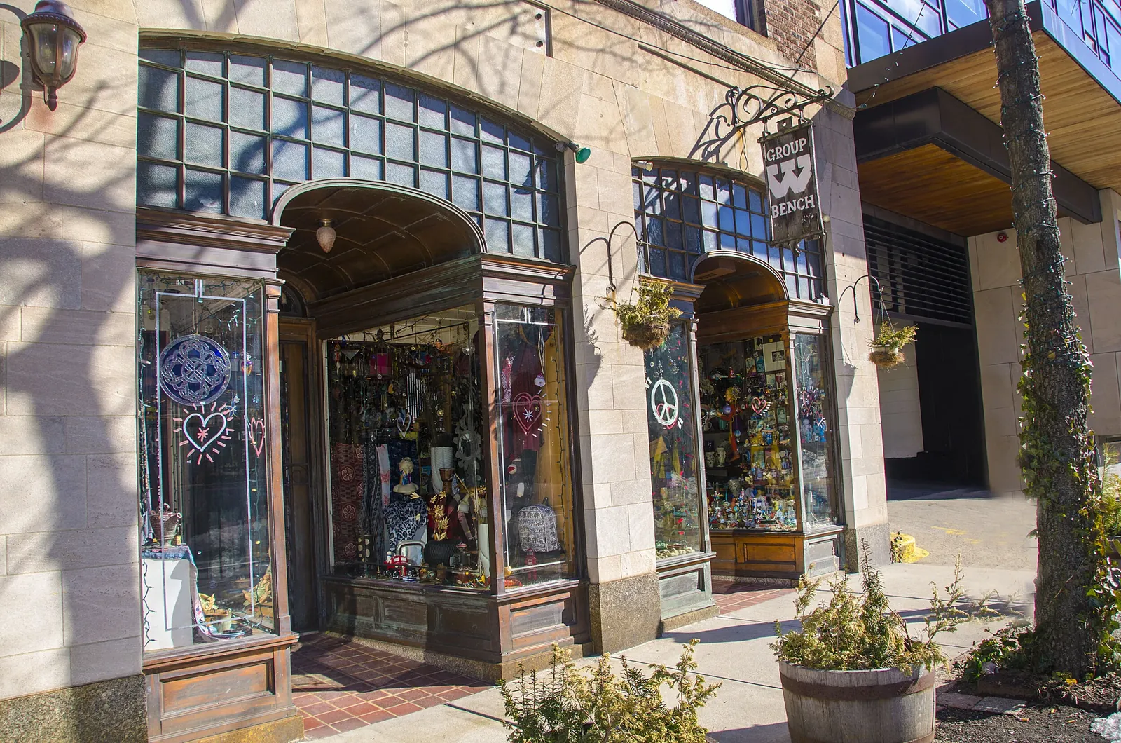 Arched shop windows on Chapel Street, filled with gifts and jewellery